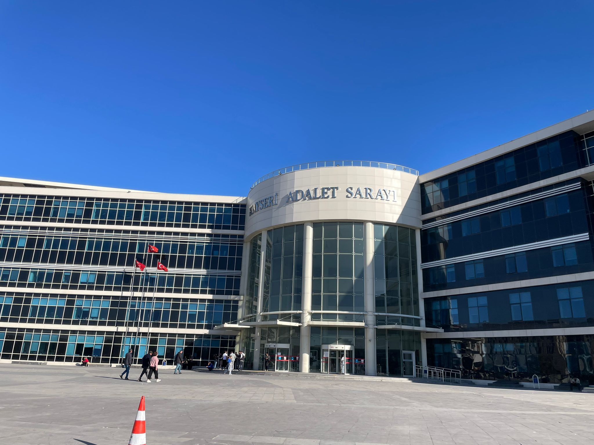 Yağma ve yaralama suçundan yargılanan sanıklar suçlamayı reddetti